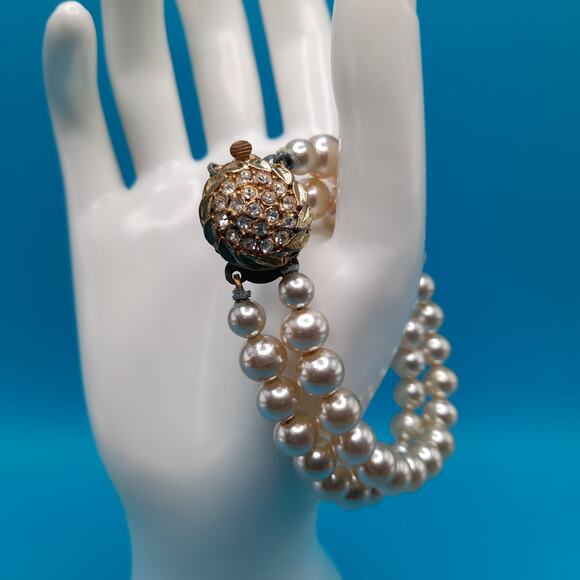 Vintage Glass Pearl Bracelet, Rhinestone Clasp, 1950s Jewelry - Picture 4 of 10